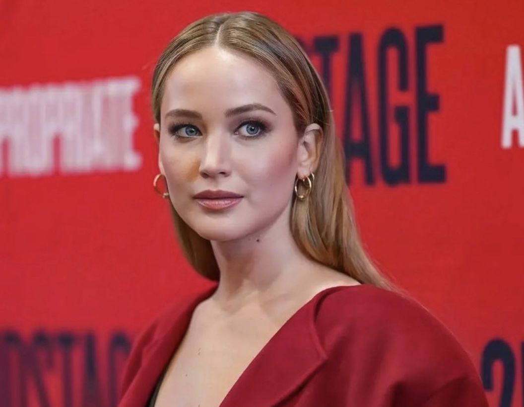 The Pregnancy Style Is Fire! Fans React As Jennifer Lawrence And Cooke Maroney Anounce They Are Pregnant Again