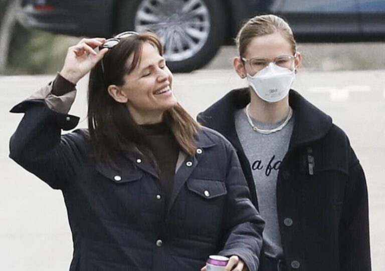 Jennifer Garner And Ben Affleck’s Daughter Is All Grown Up In Los Angeles Sighting: See Pictures